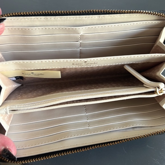 Kate Spade bag and matching wallet; back patent leather look - Picture 13 of 13